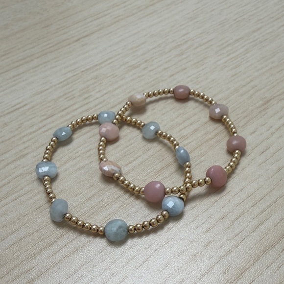 Extends Gold and Pink Beaded Bracelet - Picture 3 of 4